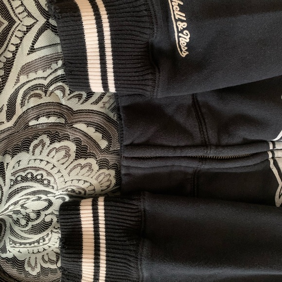 Used Mitchell and Ness Hoodie - Picture 4 of 6